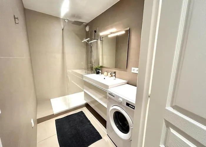 Emma - 4/6 Pers Neuf- Hyper Centre Clim Terrasse Appartement *